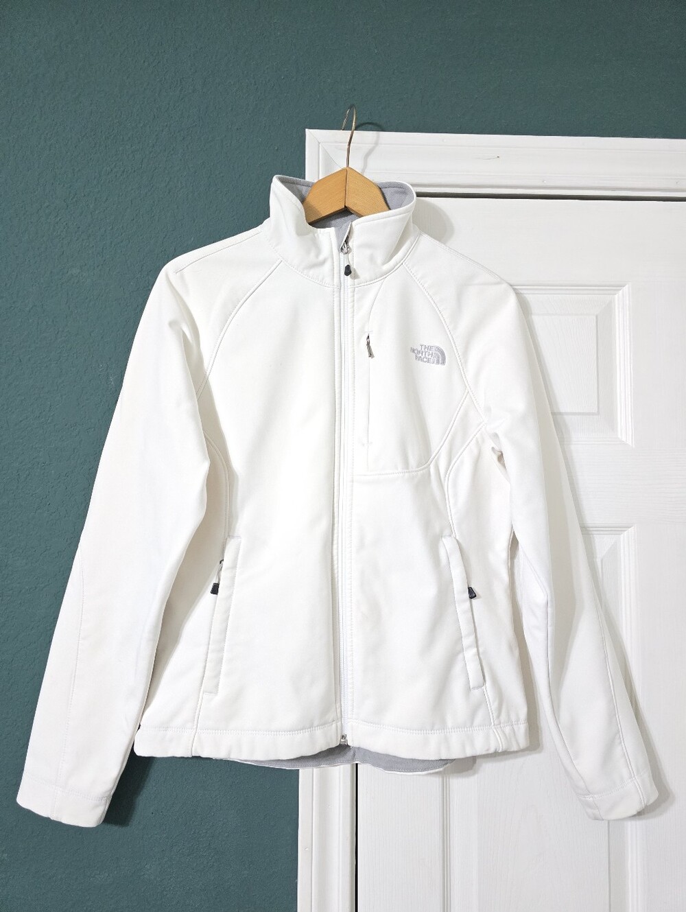 The North Face Off White Soft Shell Jacket Coat M Weatherproof Outdoors Winter